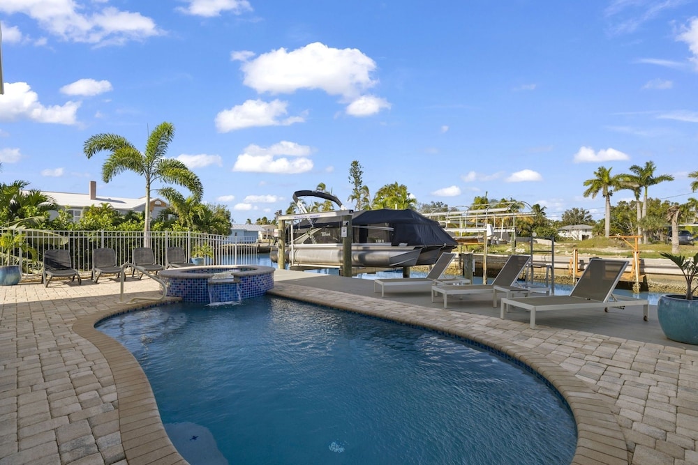 143 Catch And Relax: 5br Home W/ Pool & Spa! 5 Bedroom Home