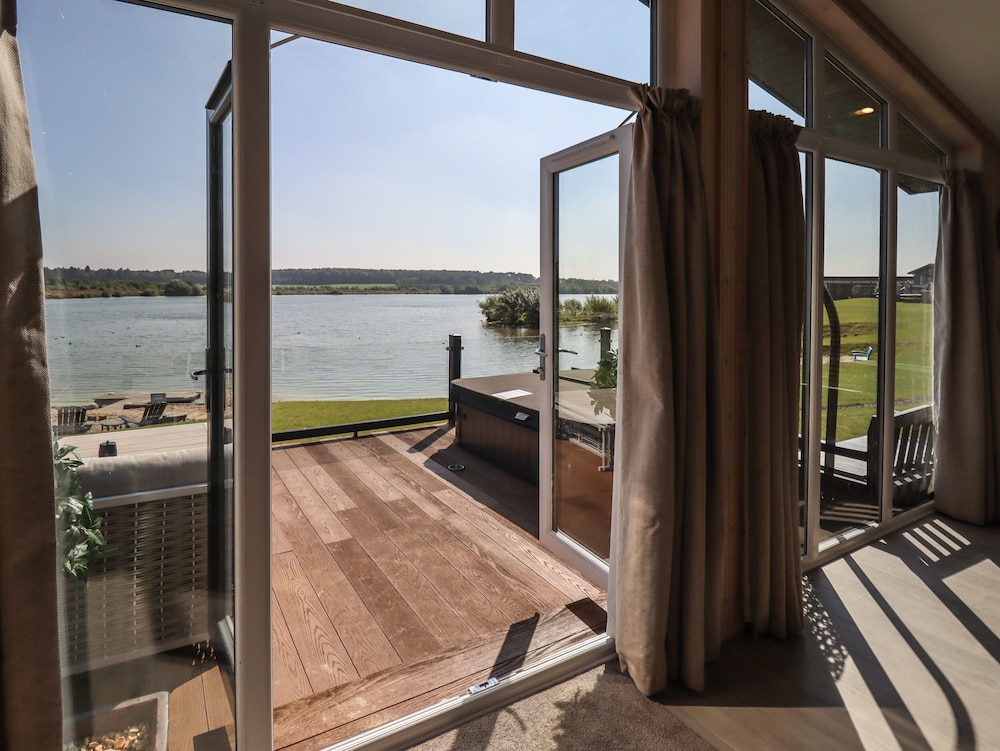 1 Delamere Point