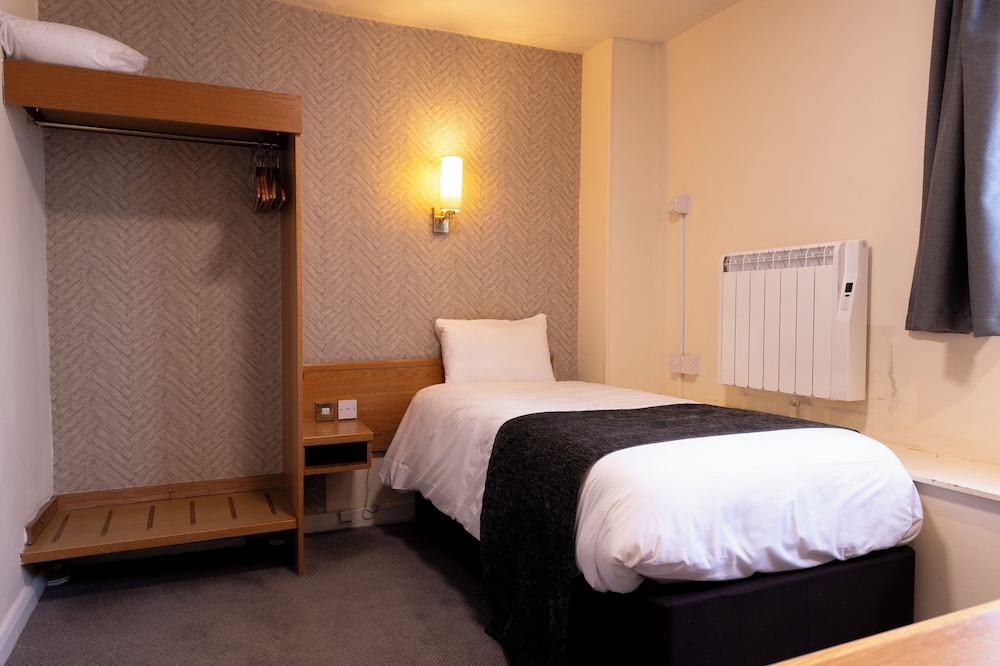 De Trafford Hotel by Chef and Brewer Collection