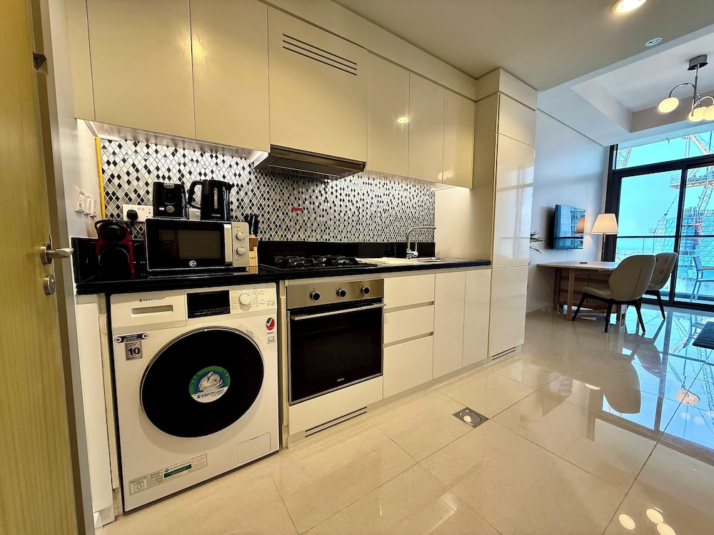 Lux BnB Aykon Tower