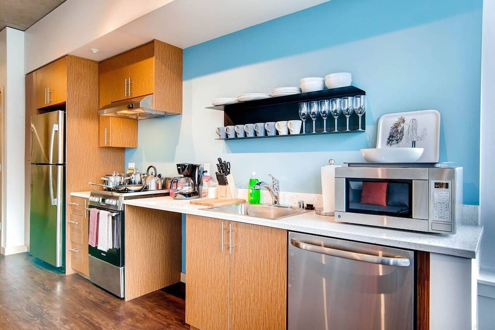 1 Location 2BR Across From Space Needle -vr1