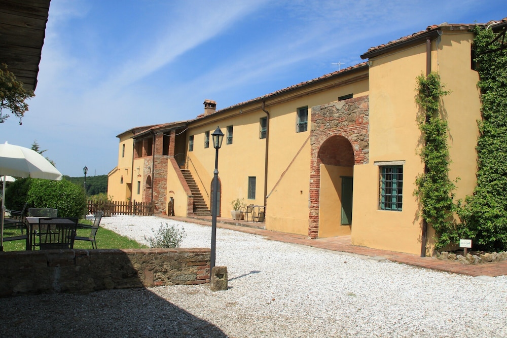 Apartment Between Pisa and Livorno