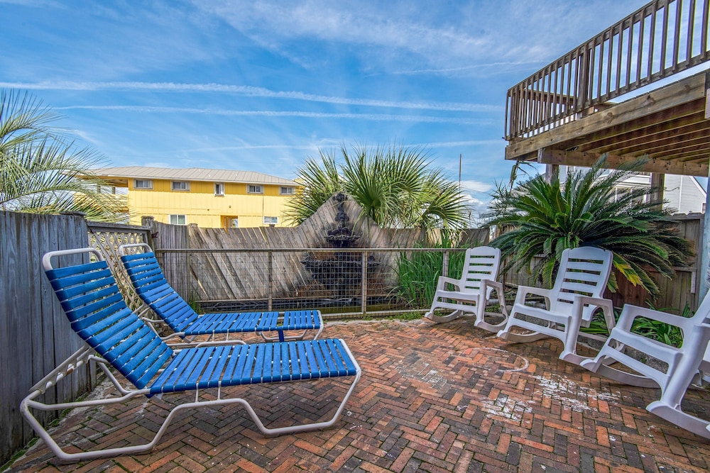 Pelican Point 2 Bedroom Townhouse by RedAwning