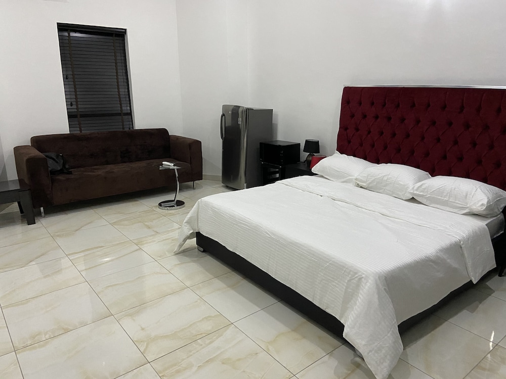Luxurious and Inviting 4-bed House in Chevro-lekki view 2