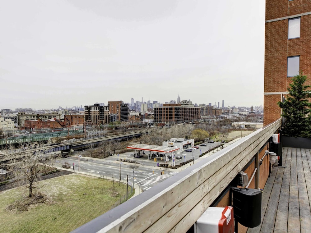 Pelicanstay near Holland Tunnel