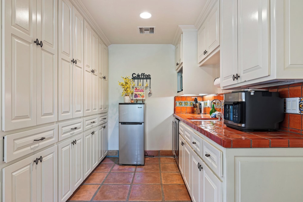 Luxe 7bdr Oasis w/ Pool, Putting Green, Game Room Villa Del Gallo by Avantstay view 3