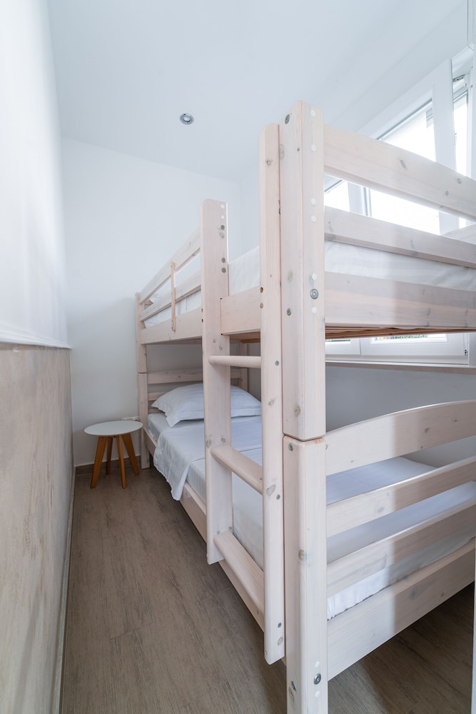 Studio Apartment with garden view 2