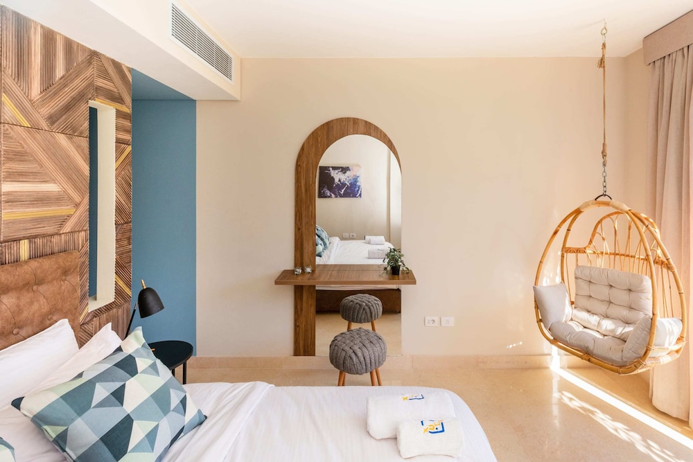 Xuru Stays I Sparky & Summery 2 BDR @ Mangroovy Free Beach & Pool Access