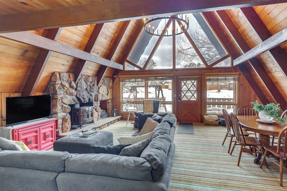 Hot Tub + Fire Pit: Cozy Cabin in Red Lodge!