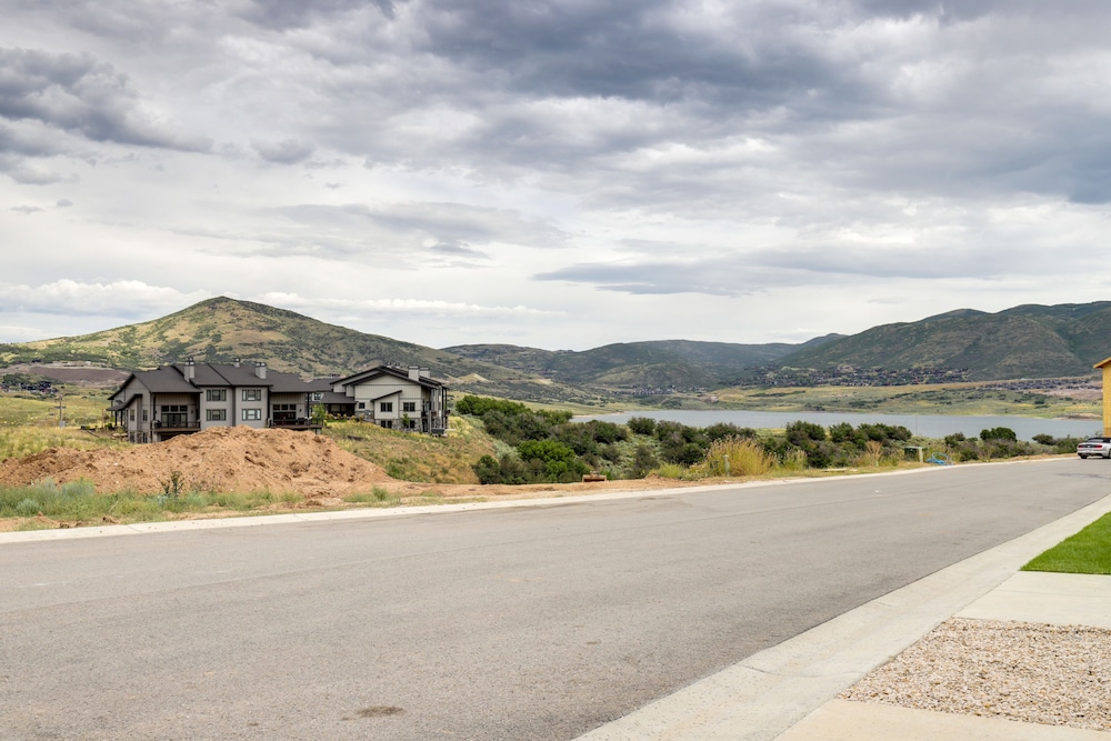 2 Mi to Deer Valley Resort: Townhome w/ Hot Tub view 4