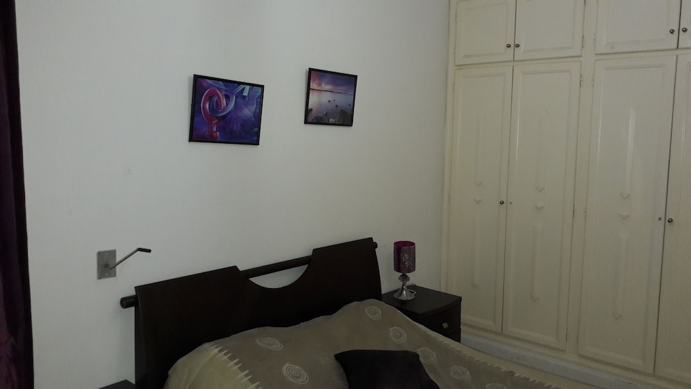 Spacious Very Modern Apartment Richly Furnished view 3