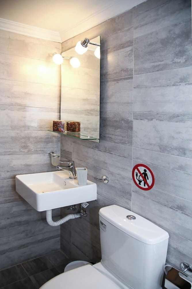 Sunny 1bd Apartment Just 1minute to Acropolis