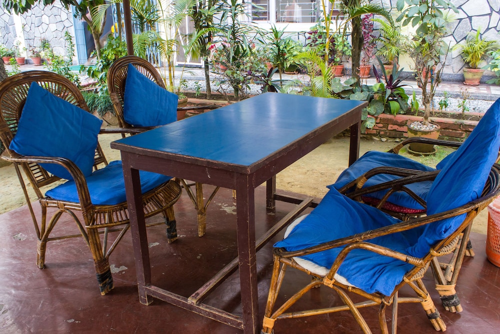 Giri Guest House