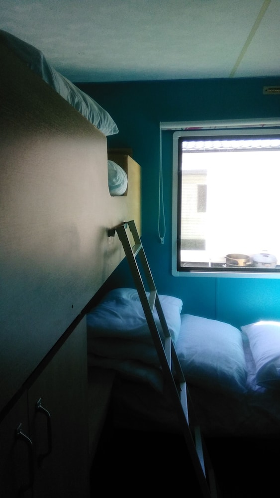 Charming 3-bed Caravan in Camber Food Rest view 3