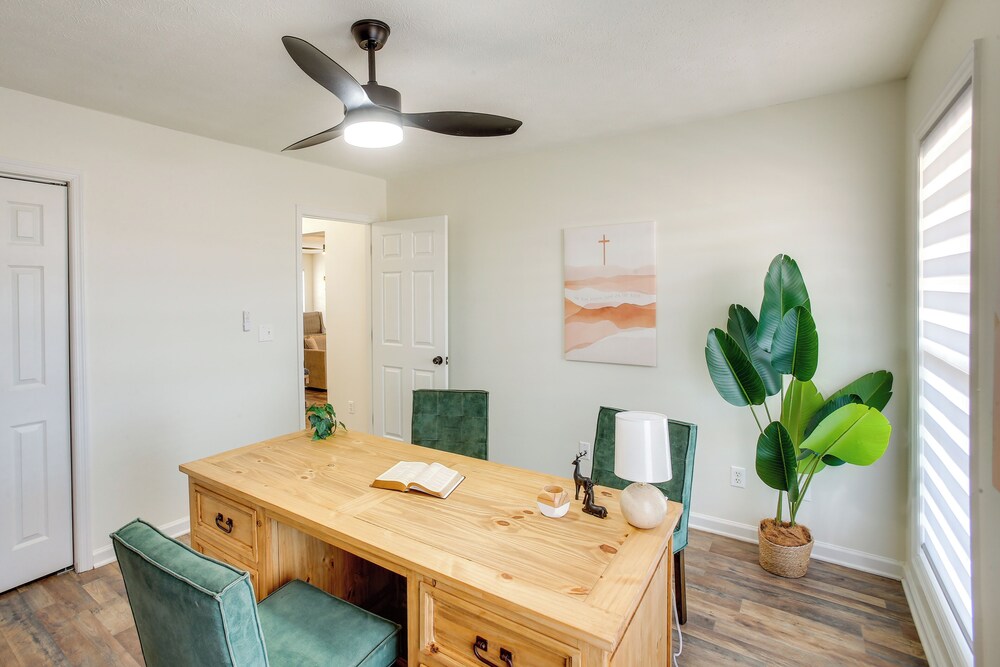 Private Deck & Game Room: Portland Group Getaway