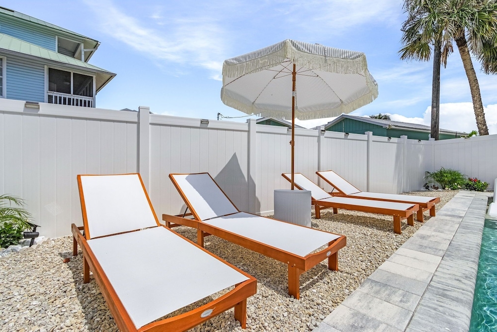 197 Beach Daze: 3br Pool Home, W/ Deeded Beach Access! 3 Bedroom Home