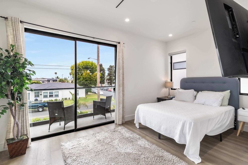 @ Marbella Lane - Luxi 4BR Haven w/ Skyscape Views