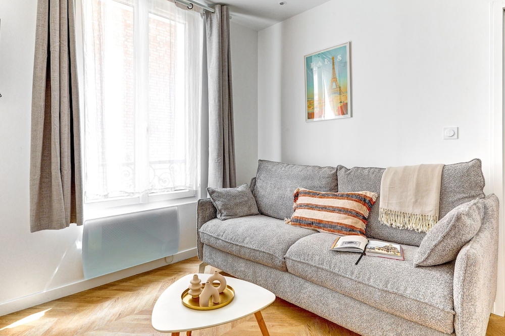 Bright 1BR Near Seine & Eiffel Tower