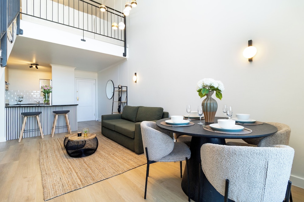2 Bedroom, Mountain View Penthouse, Century City