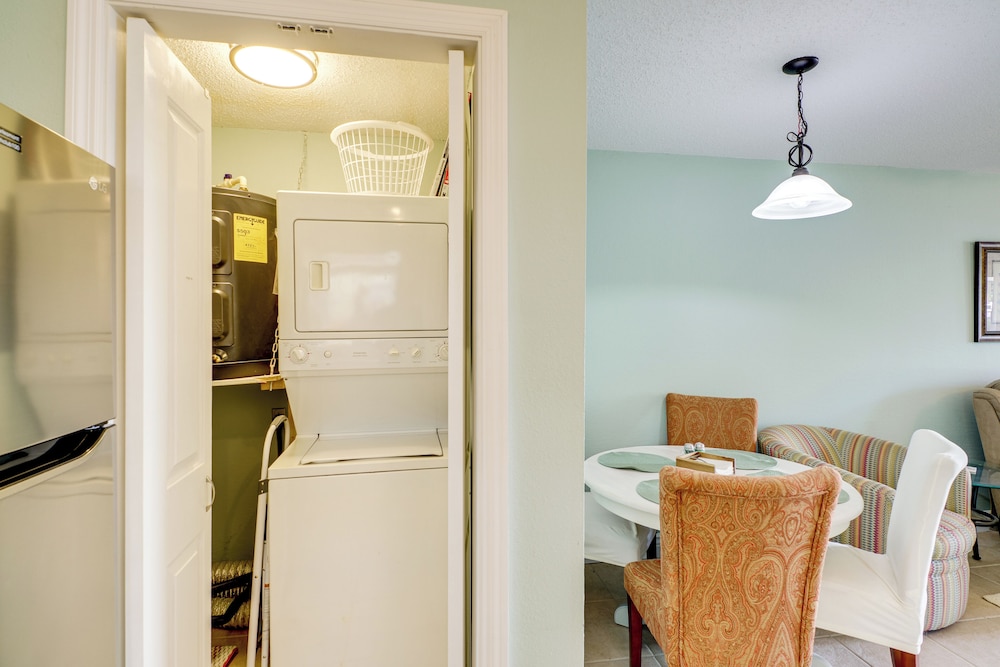 Walk to Beach: 1st-floor Unit w/ Pool in Melbourne