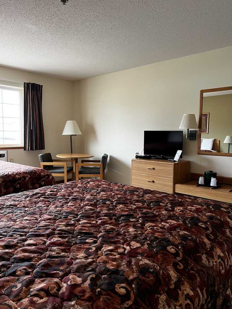 Budget Host Inn & Suites