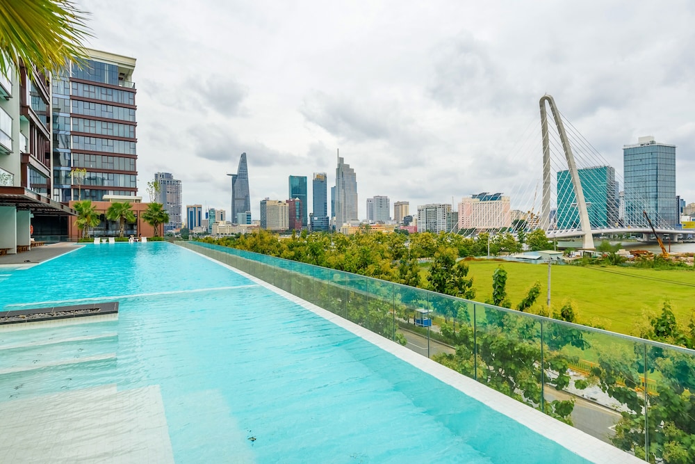 Pool & Wellness