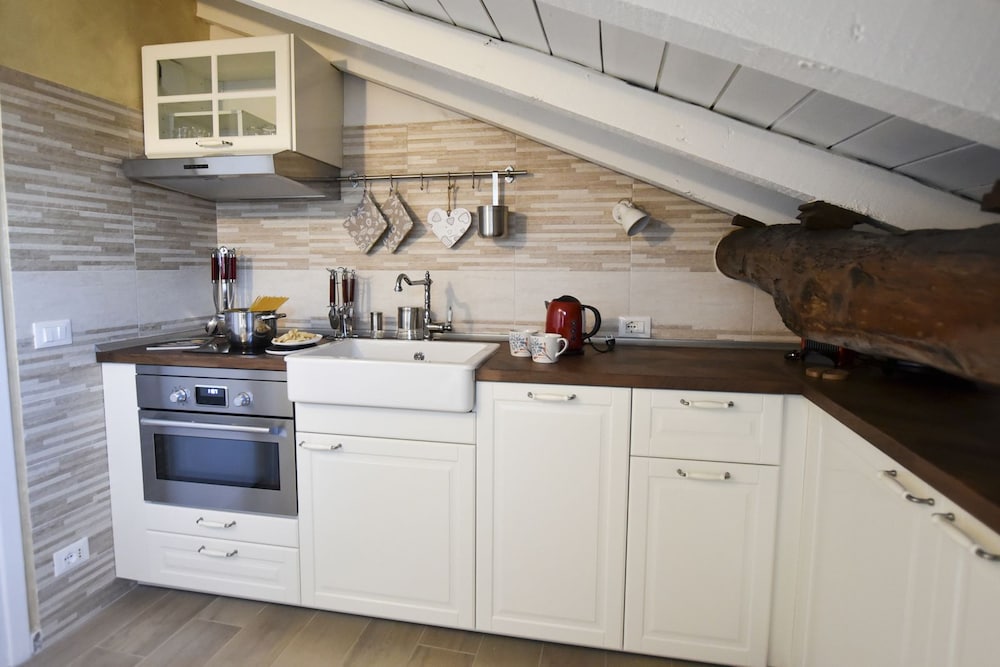 Le Torri Apartment en Como — kitchen