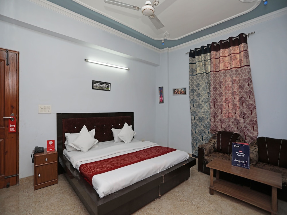 OYO 12502 City Hotel