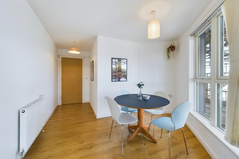 The Queensland Sanctuary - Trendy 2bdr Flat With Terrace