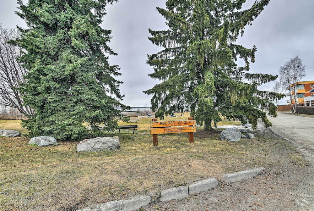 Walk to Downtown & Coast Trail: Condo in Anchorage view 4