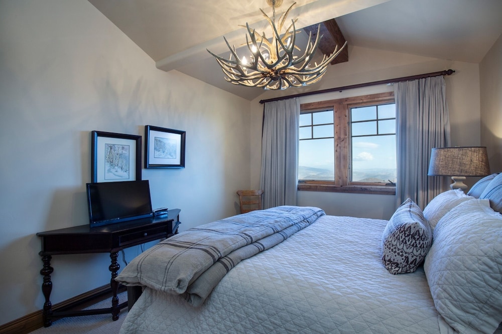 Grand Lodge - Penthouse #406 - Ski-in/out 5 Bedroom Condo
