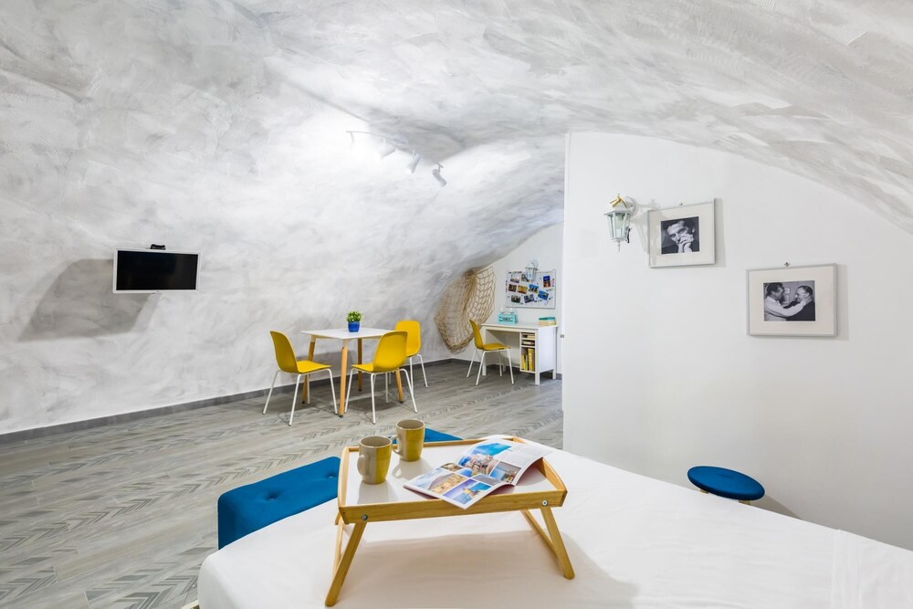 Riviera di Chiaia Studio Apartment