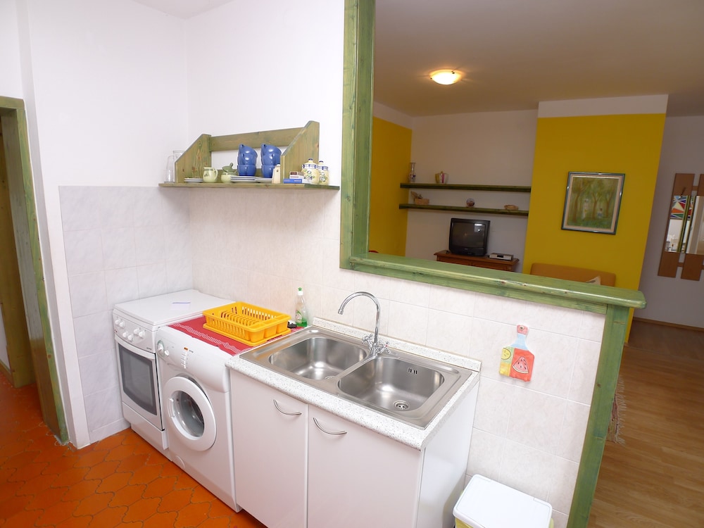 Apartment for six Persons With 3 Bedrooms and Partial sea View view 5
