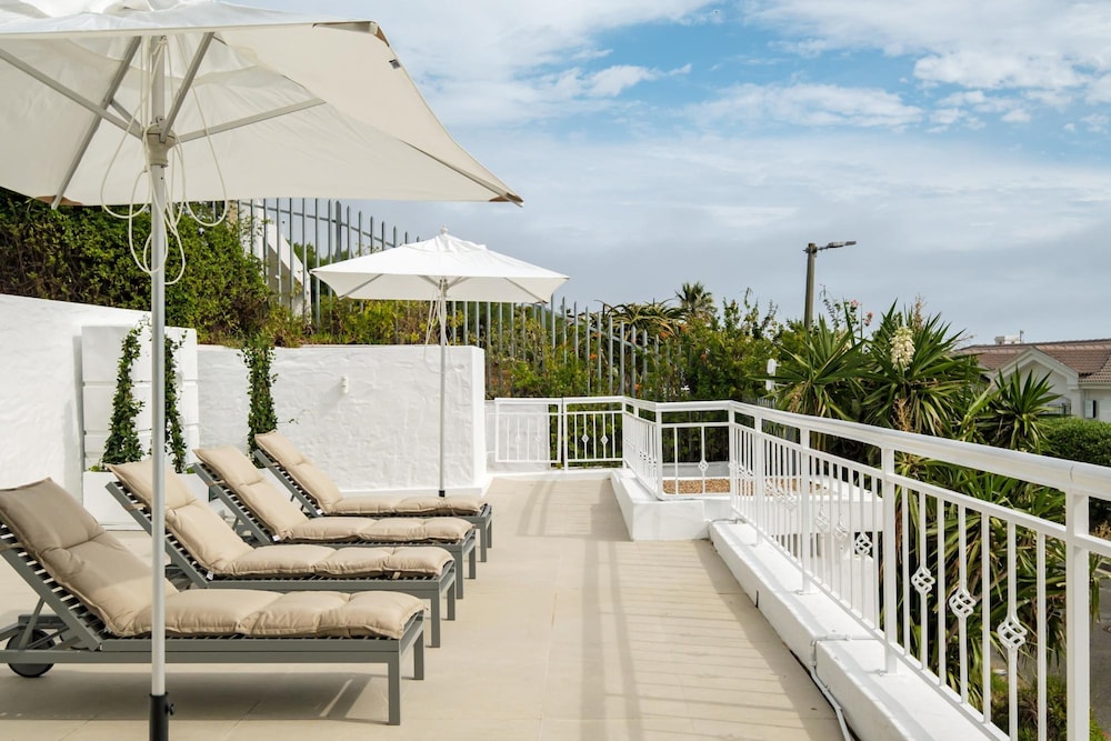 Idyllic Camps Bay Villa w 2 Pools Buddha Retreat