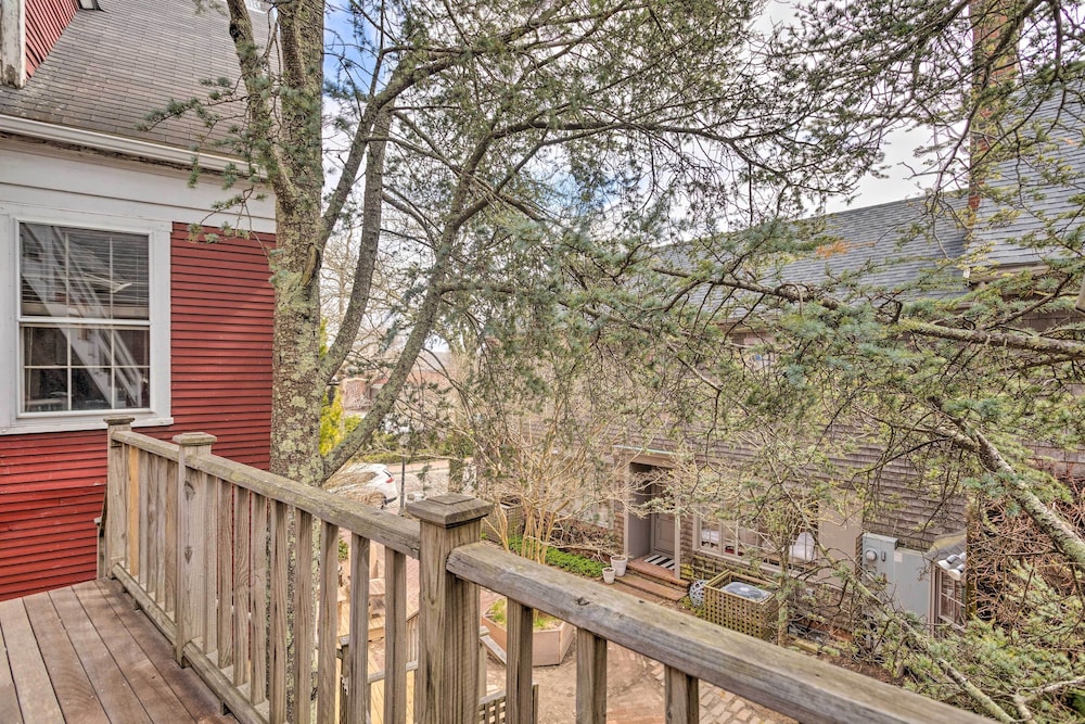 Airy Nantucket Escape in Historic Downtown!