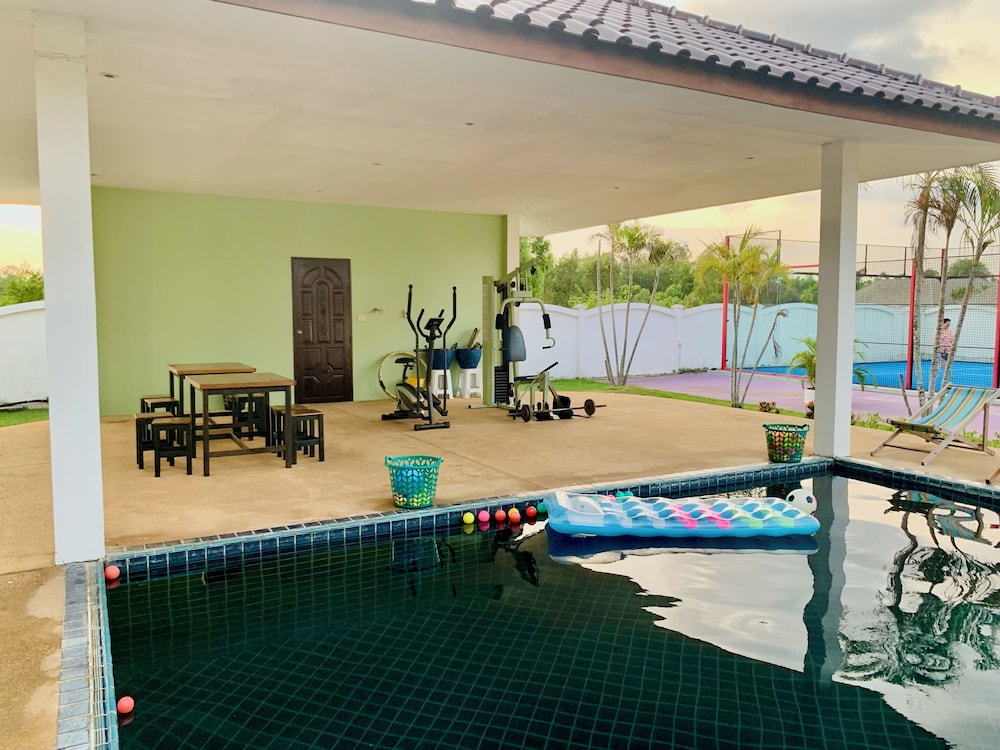 CET Resort & Rayong Padelcenter