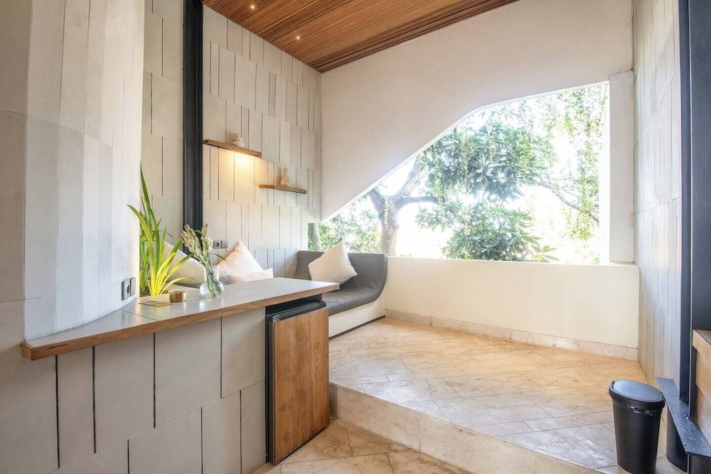 Exquisite 1-br Loft Art Deco Charm Shared Pool
