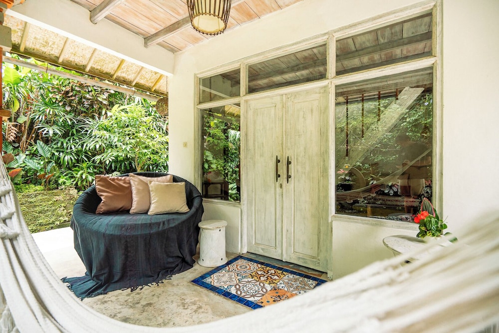 Barong Retreat Villa Ubud with Hammock Terrace, Garden & Koi Pond