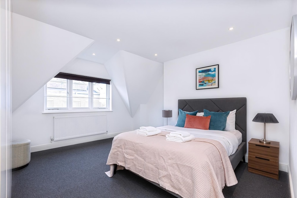 Stylish Three-bed Flat in Marylebone