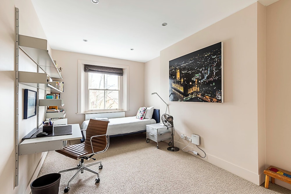 London Luxe Retreat: 5-bed Gem