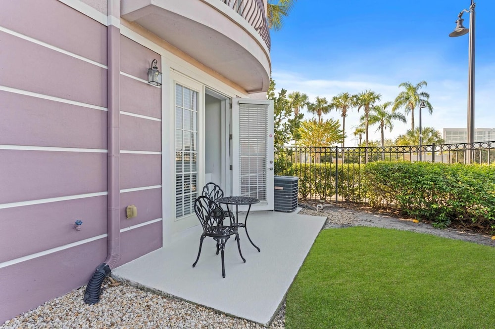 Vista Cay Swanky