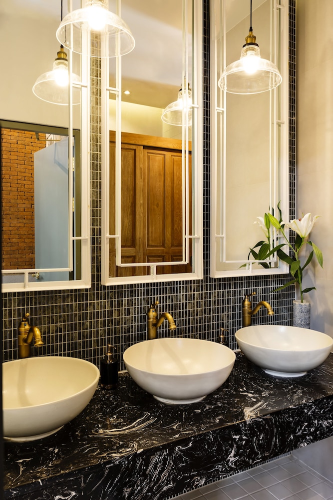 KhunLuang Hostel - Adults Only