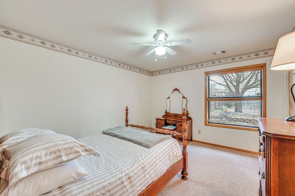 Mtn-view Family Home w/ Grill in Flagstaff!