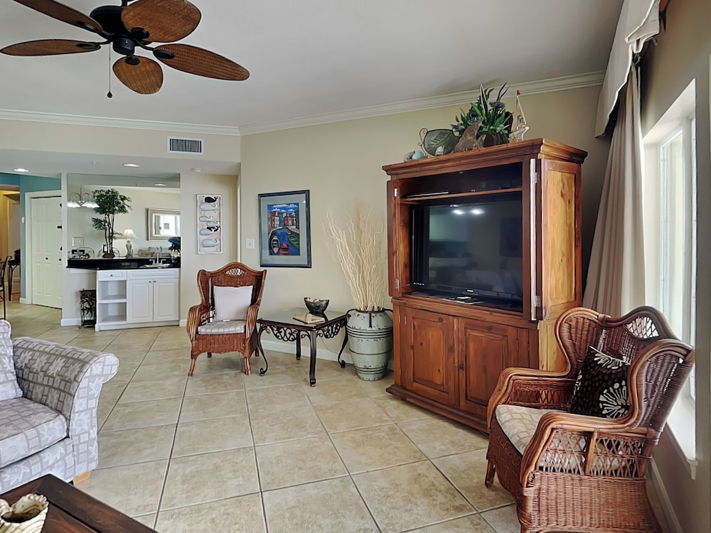 Admiral's Quarters #1406 by Southern Vacation Rentals