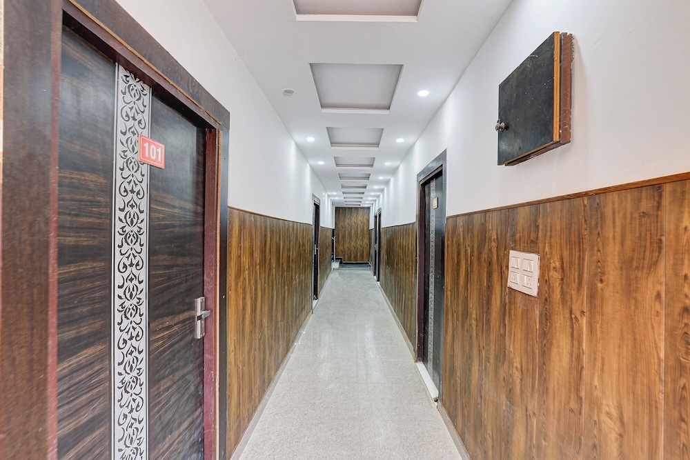 Fabhotel Varn Residency