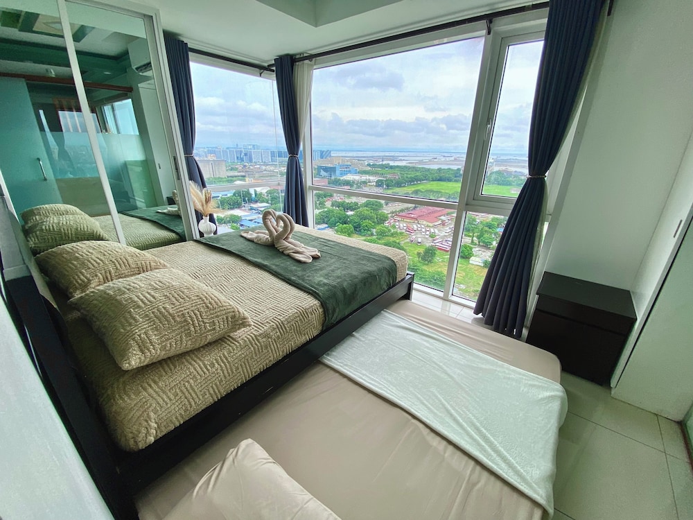 Hotel near Airport Mall of Asia PICC WTC