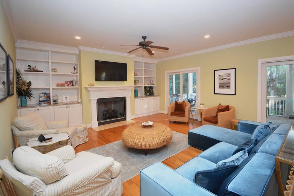 Island Time - Pet Friendly and Minutes From Beach