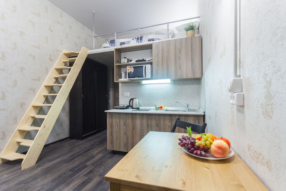 Guests Love on Blokhina
