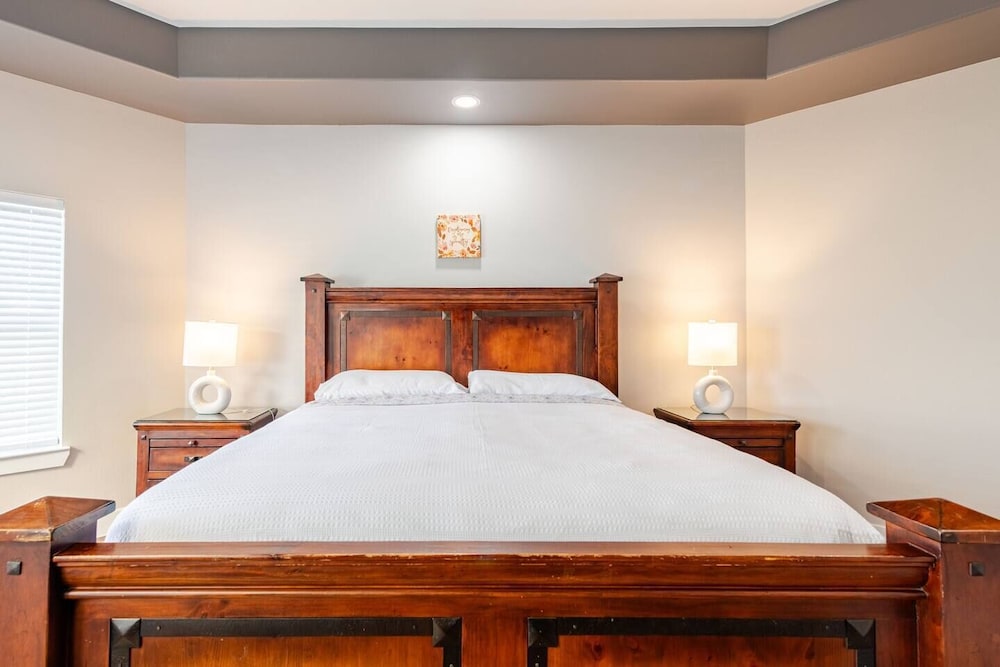 Luxury 3Story Private Pool 8BR Retreat