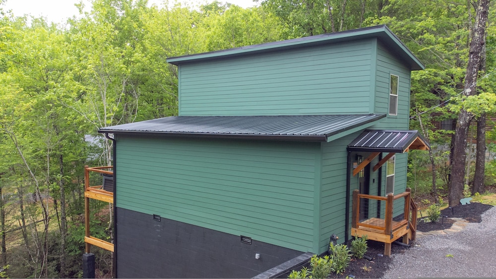 2 Brand New Cabins for Family Retreat